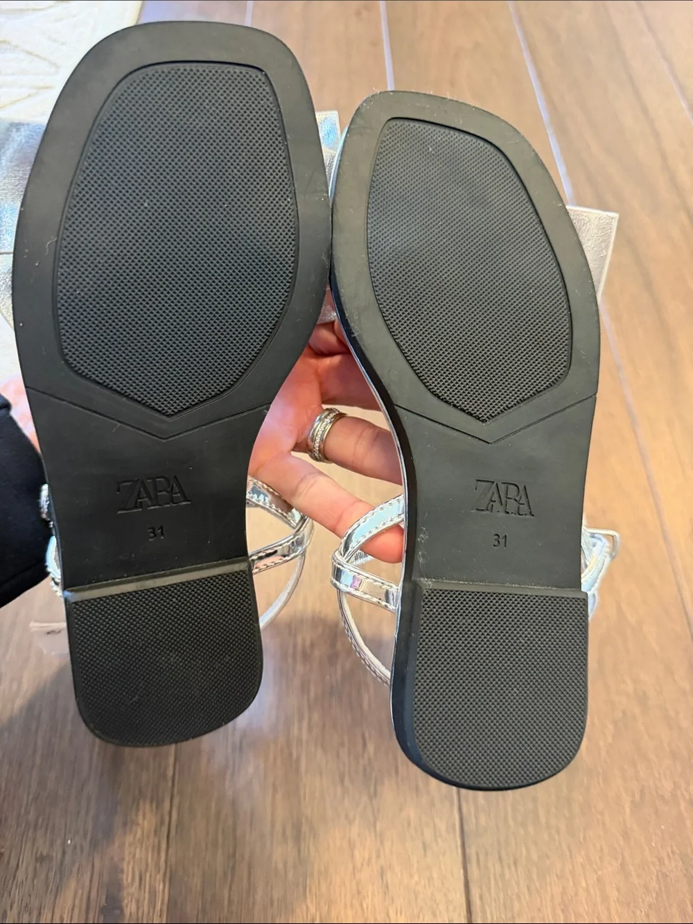 Zara Girls Silver Bow Sandals Size 31 NWT - C11-617